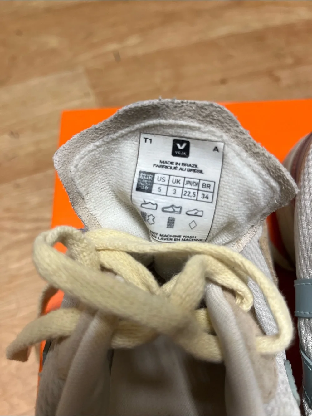 Veja low profile